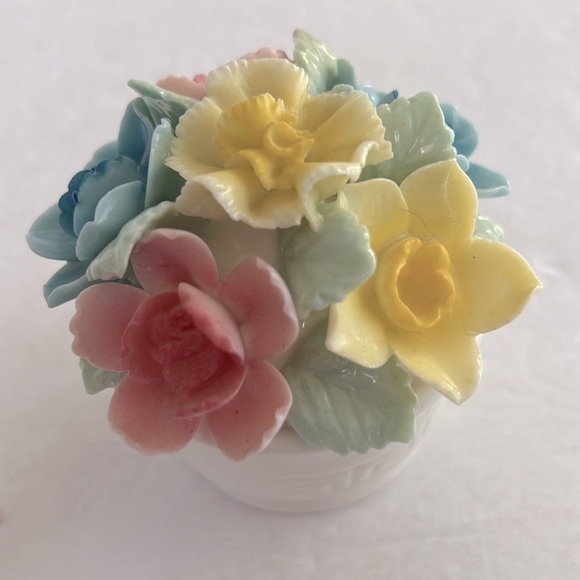 Vintage Bone China Flower Basket Capodimonte Style - Picture 6 of 8